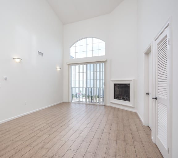 Apartments in Canoga Park, CA Le Blanc Apartments